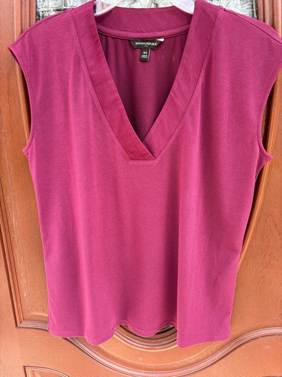 Banana Republic Tops - Banana Republic Sleeveless V-Neck Camisole in Deep Berry